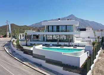 Villa in Nueva Andalucía - M104039