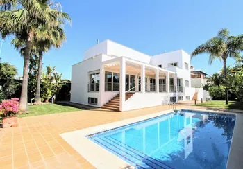 Villa en San Pedro de Alcántara - M115024