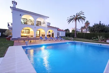 Villa en Estepona - DRM138921