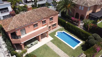 Villa en The Golden Mile - M172989