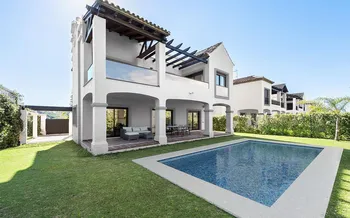 Villa in Estepona - M177342