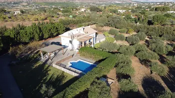 Finca / Country Home in Alhaurín el Grande - M186995