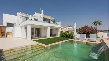 Villa in Estepona - M203220