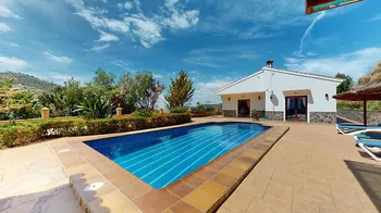 Villa en Sayalonga - M208976