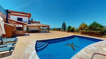 Villa en Sayalonga - M225095