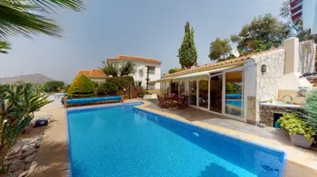 Villa en Sayalonga - M225617