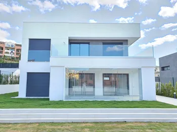 Villa in La Duquesa - M265585