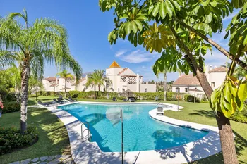 Townhouse in El Paraiso - MW273713