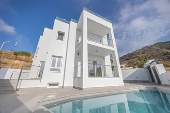 Villa en Nerja - M281308