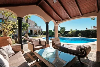 Villa in Elviria - M073879