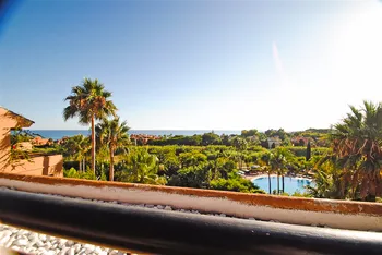 Apartment in Bahía de Marbella - M085120