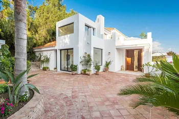 Villa in Nueva Andalucía - M089110