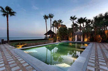 Villa in Los Monteros - M095129